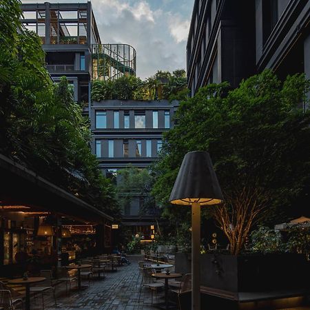 The Click Clack Hotel Medellín Exteriör bild The courtyard of the hotel