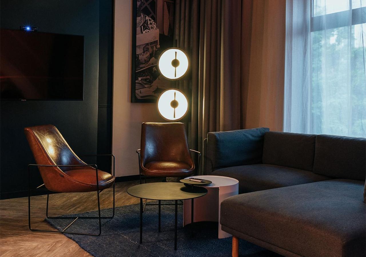 The Click Clack Hotel Medellín Exteriör bild A floor lamp