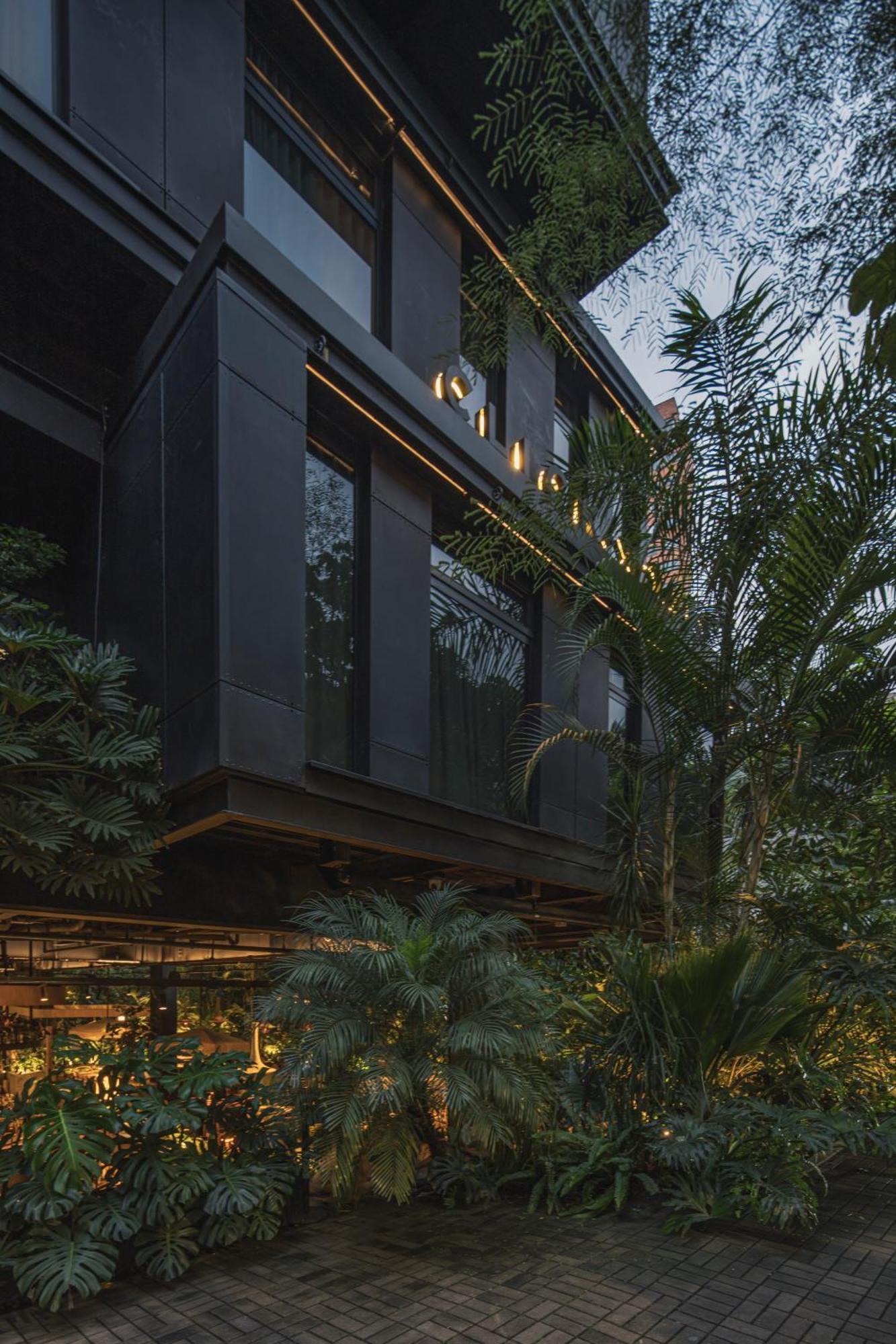 The Click Clack Hotel Medellín Exteriör bild The building's facade