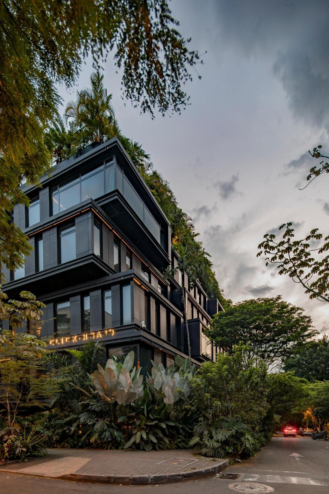 The Click Clack Hotel Medellín Exteriör bild The Standard, Bangkok