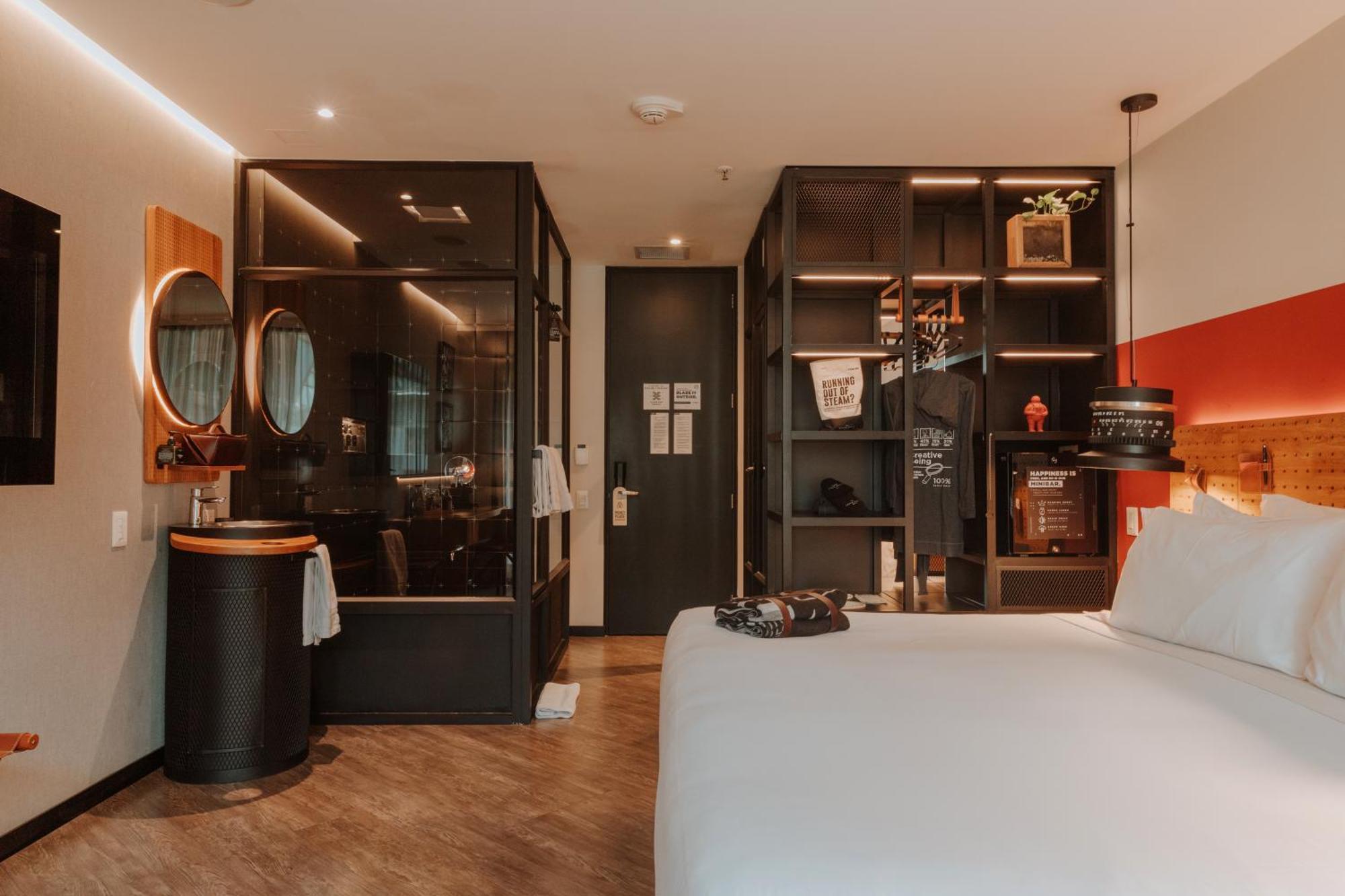 The Click Clack Hotel Medellín Exteriör bild A room at the hotel