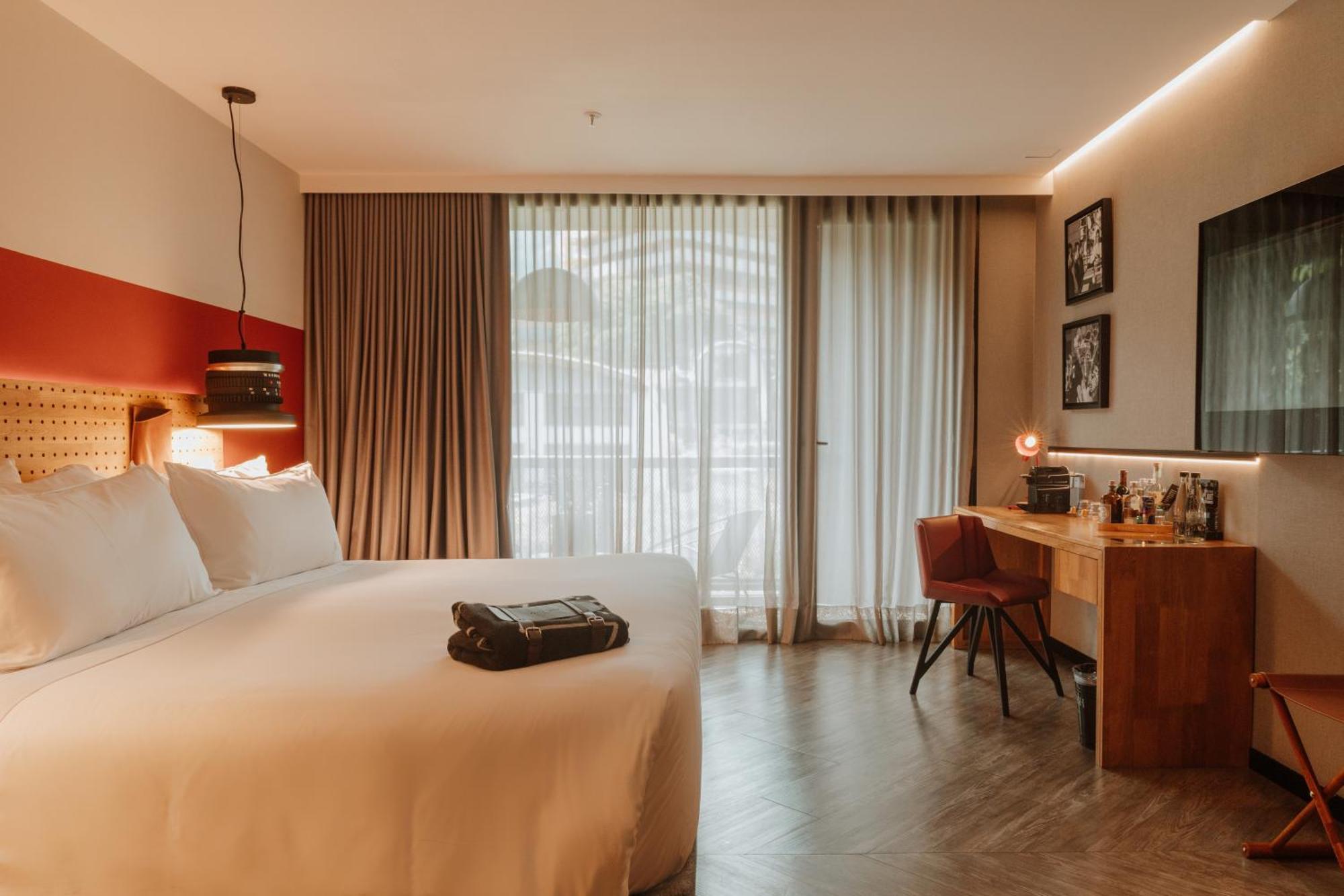 The Click Clack Hotel Medellín Exteriör bild A room at the hotel