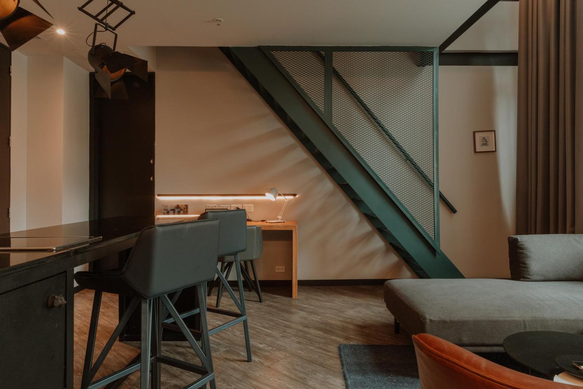 The Click Clack Hotel Medellín Exteriör bild A suite at the hotel