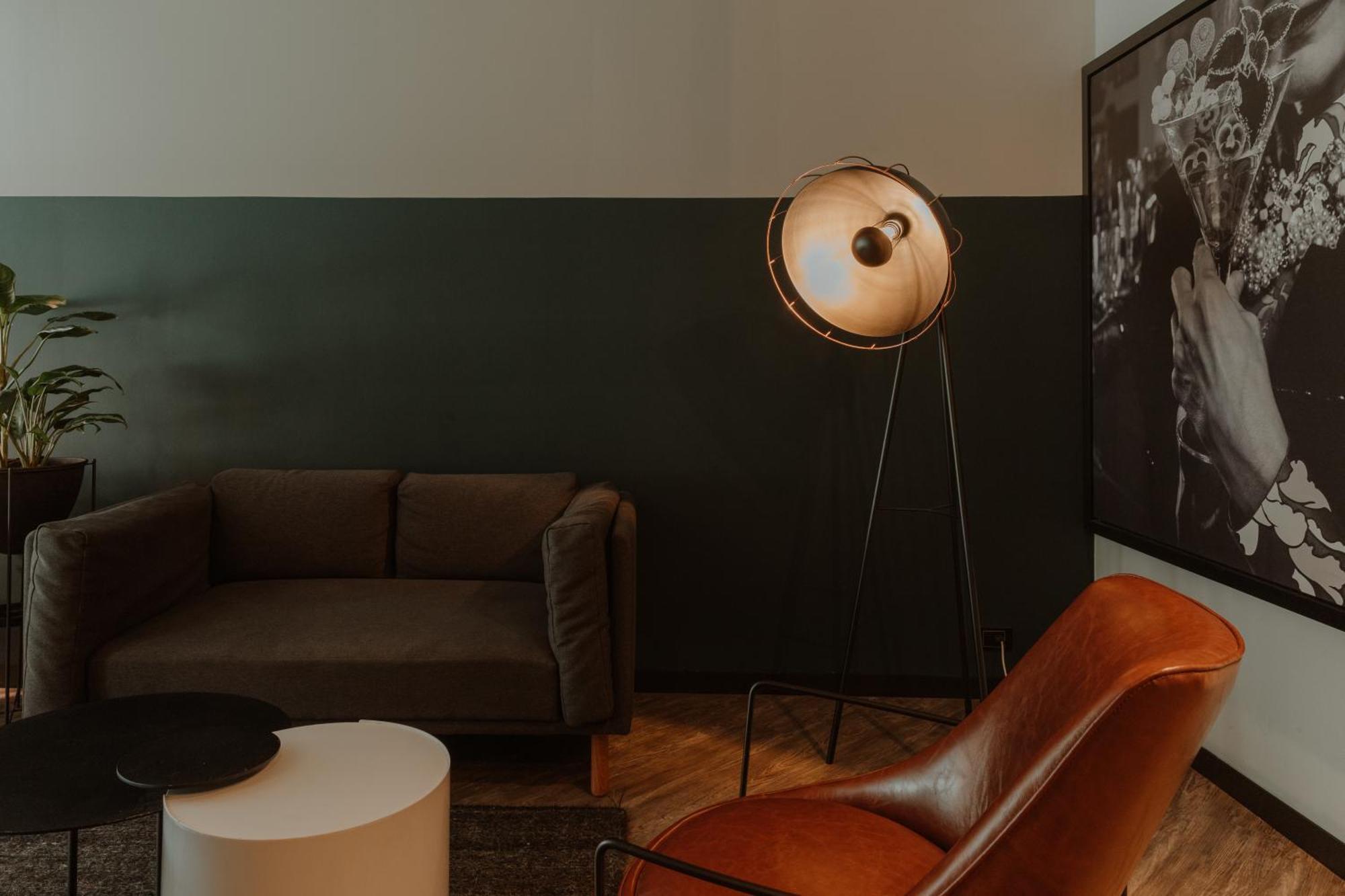 The Click Clack Hotel Medellín Exteriör bild A floor lamp