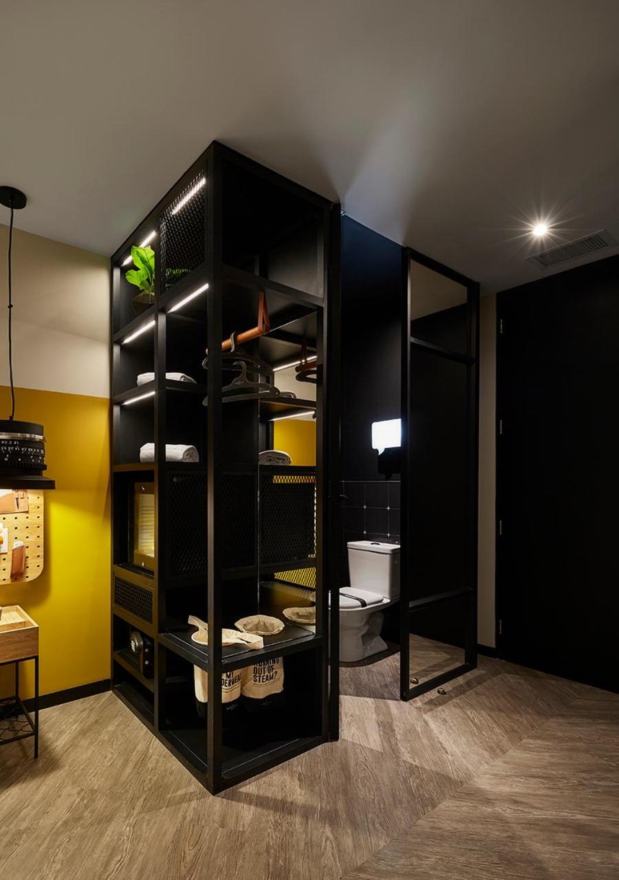 The Click Clack Hotel Medellín Exteriör bild A bathroom in a micro apartment
