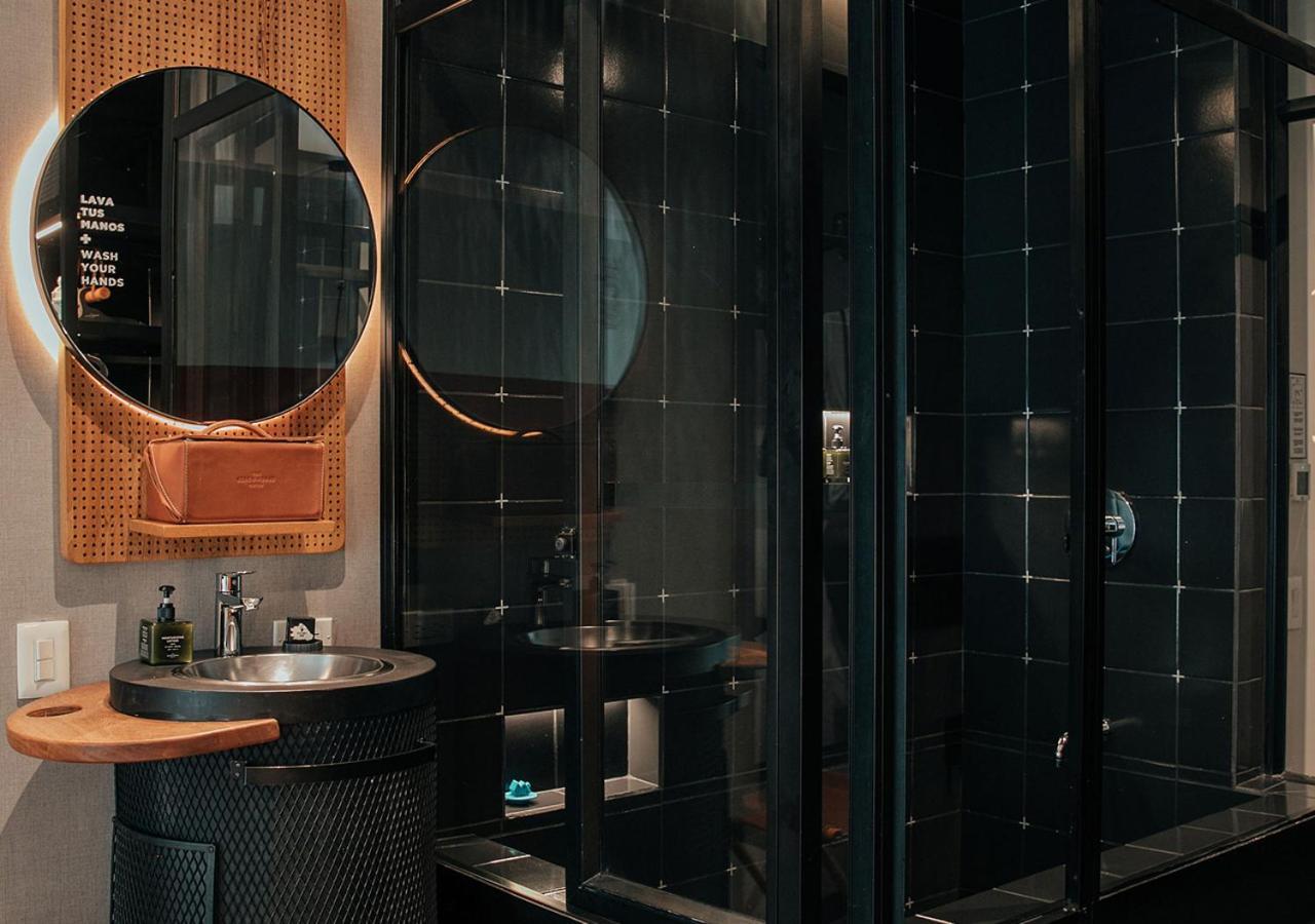 The Click Clack Hotel Medellín Exteriör bild Bathroom at the Standard East Village