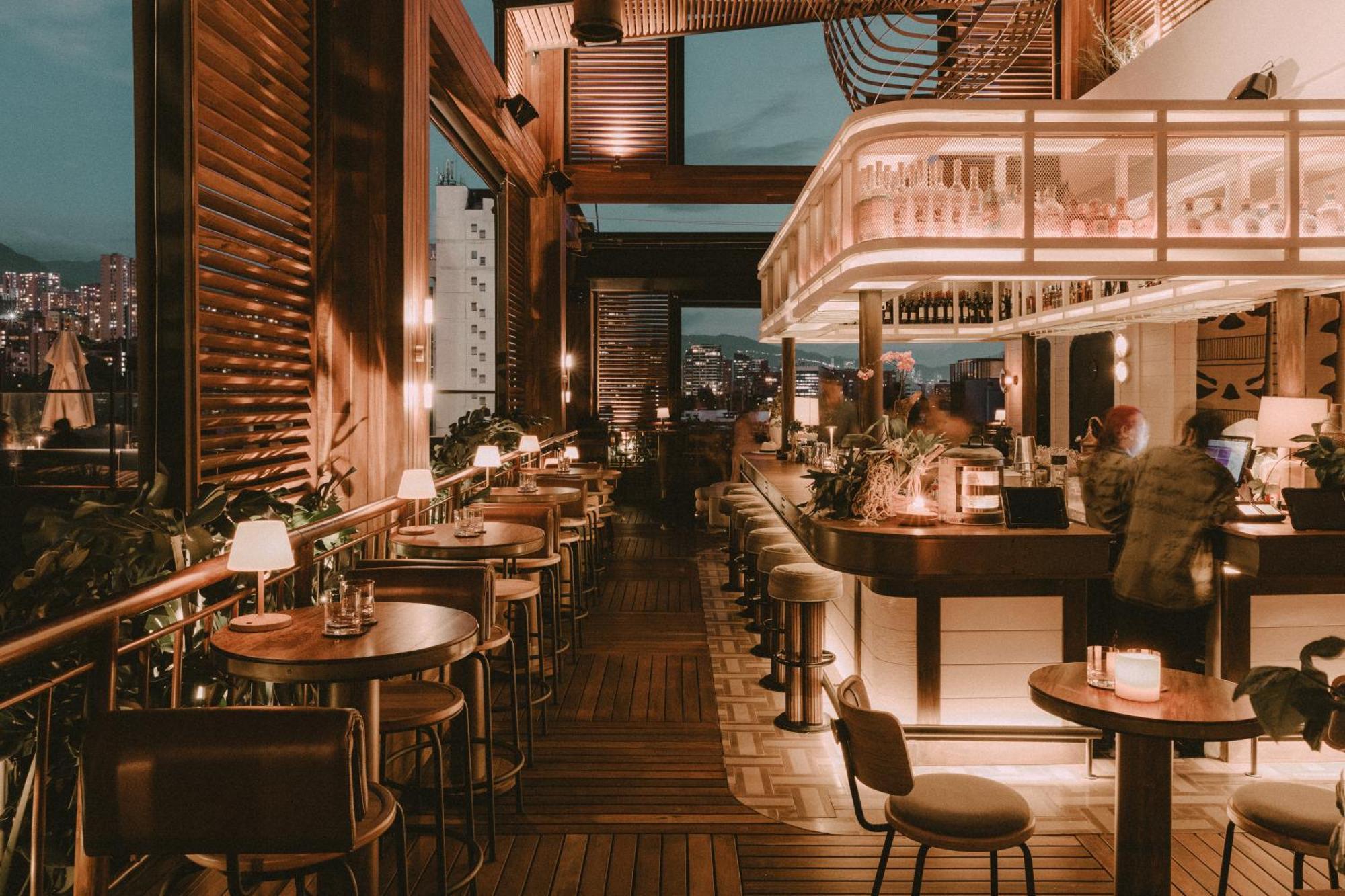 The Click Clack Hotel Medellín Exteriör bild The Bar at the Edition
