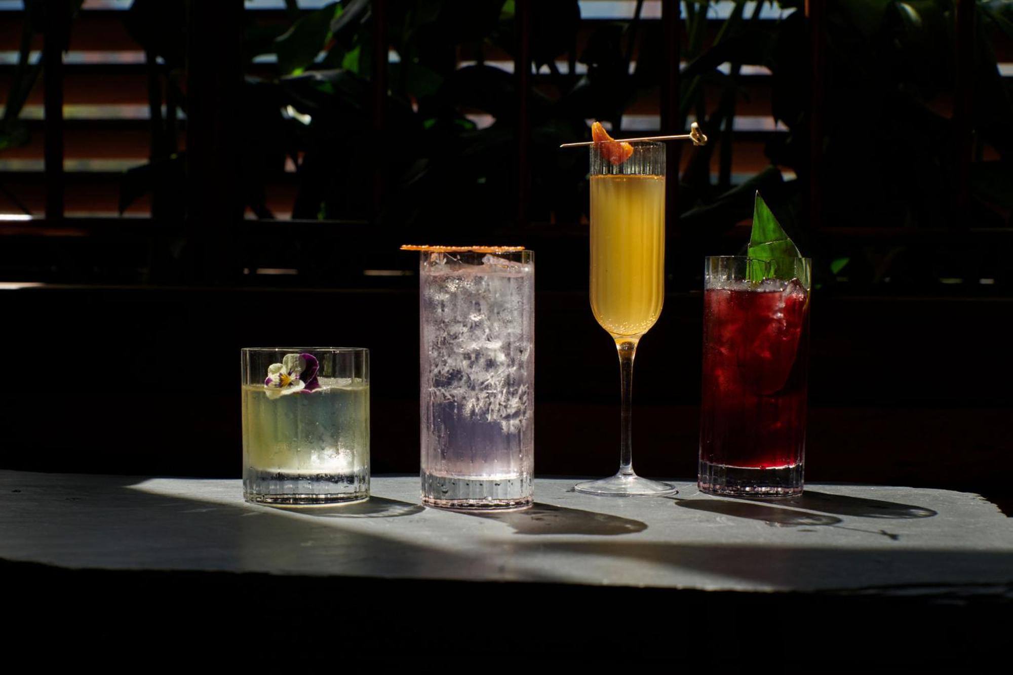 The Click Clack Hotel Medellín Exteriör bild Cocktails at the bar