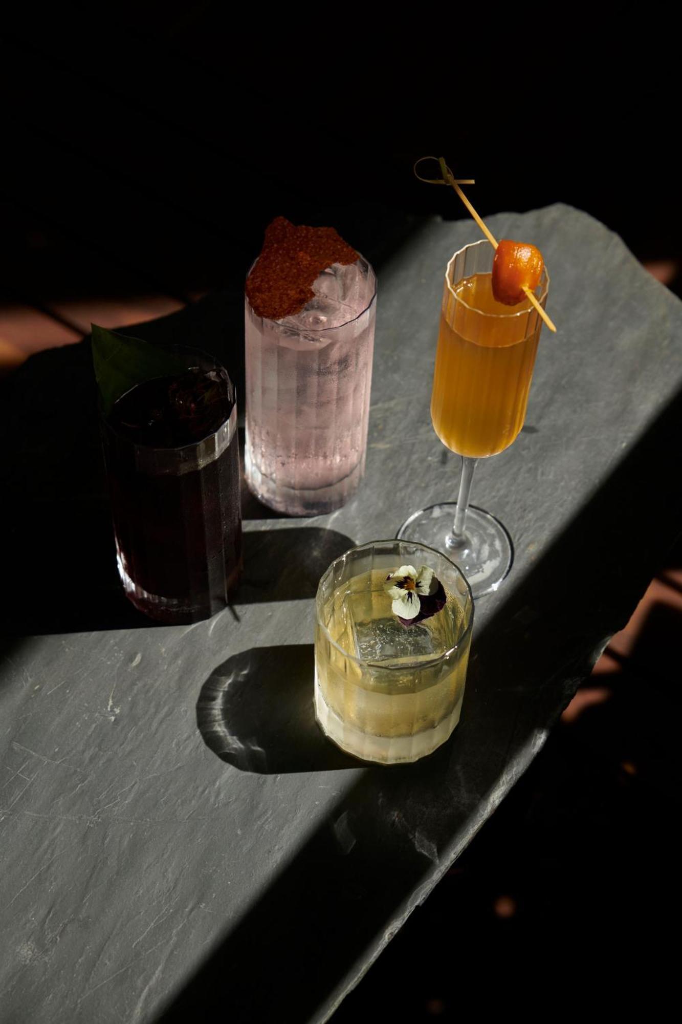 The Click Clack Hotel Medellín Exteriör bild Cocktails at the bar