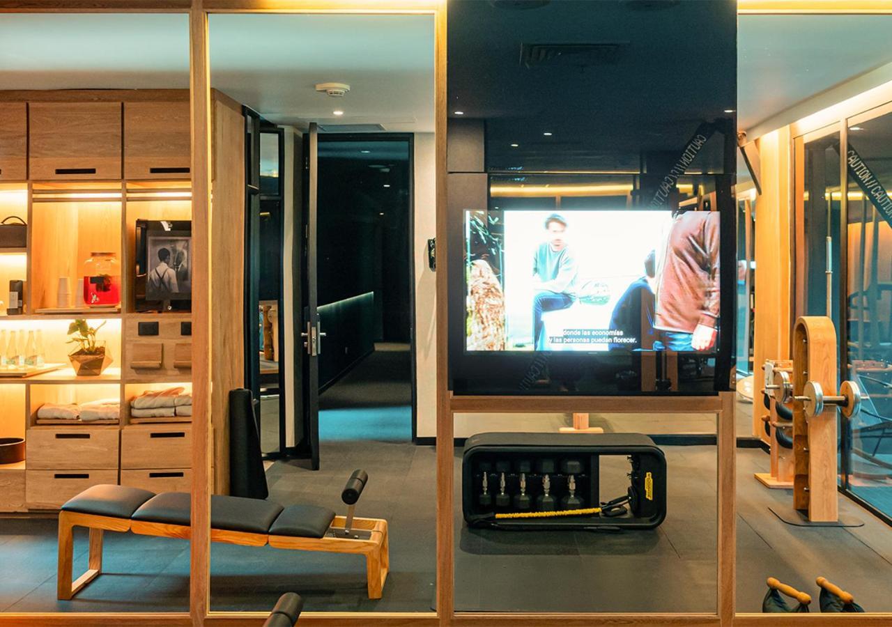 The Click Clack Hotel Medellín Exteriör bild The gym at The Hari