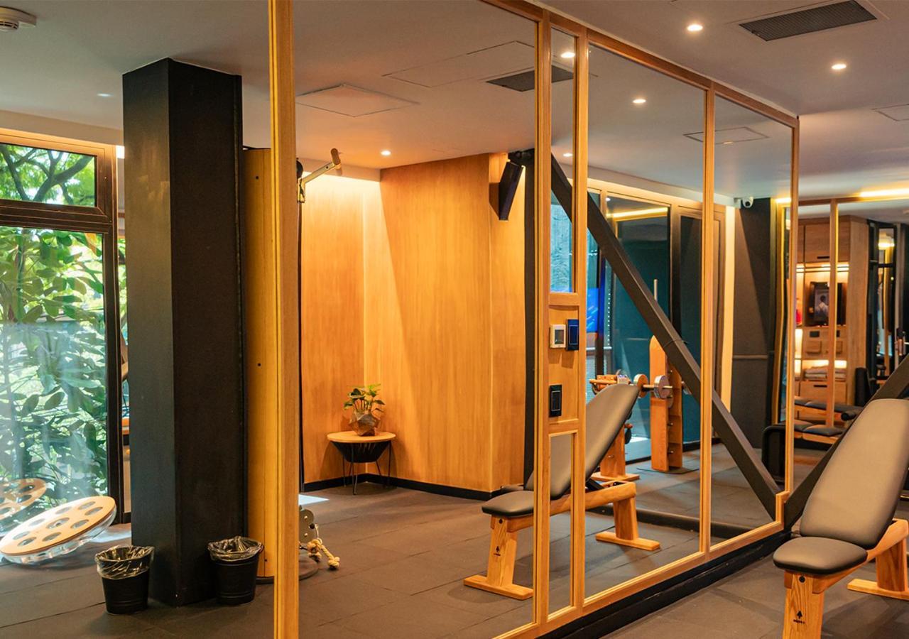 The Click Clack Hotel Medellín Exteriör bild The gym at the hotel